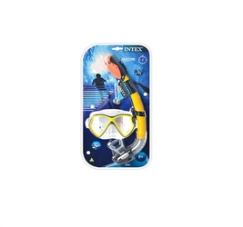 Маска для плавания струбкой.