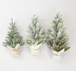 Ёлочка в снегу,на подставке.