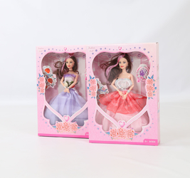 Кукла в подарочной коробке. 