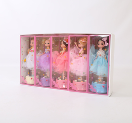 Кукла в пышном платье