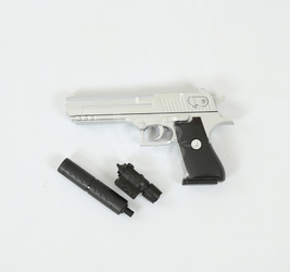 Пистолет в пакете. 