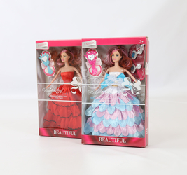 Кукла в пышном платье. 