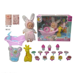 Кукла с аксессуарами.